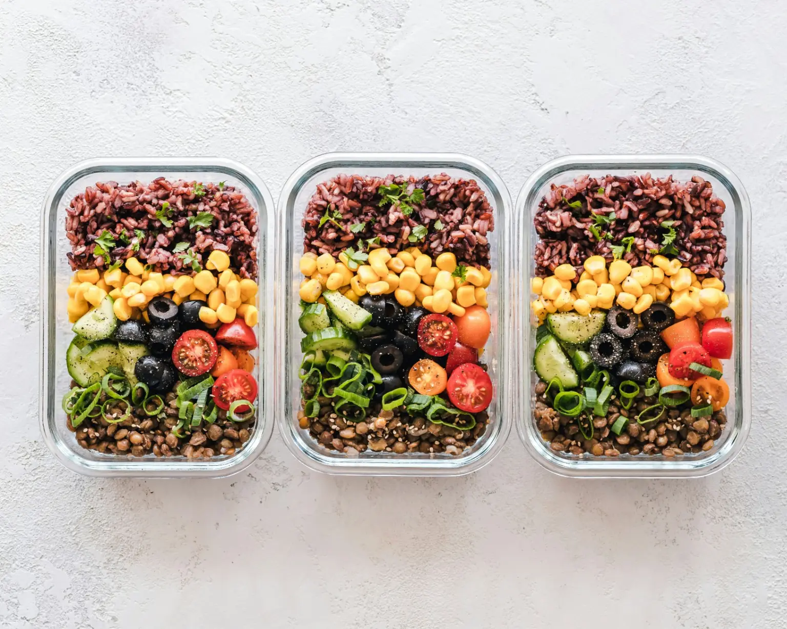 Bütün Haftayı Kurtaran 2 Saat: Sağlıklı "Meal Prep" (Ön Hazırlık) Rehberi Bütün Haftayı Kurtaran 2 Saat: Sağlıklı "Meal Prep" (Ön Hazırlık) Rehberi